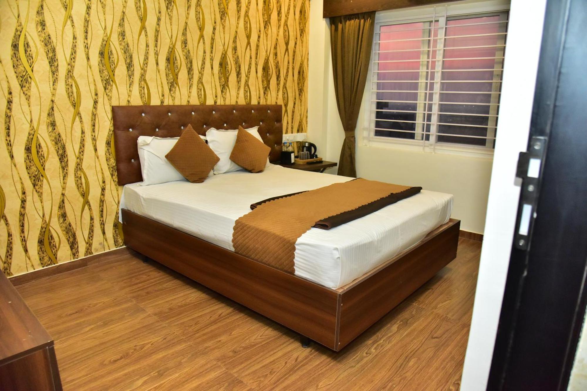 Meadows Inn Mysore Extérieur photo