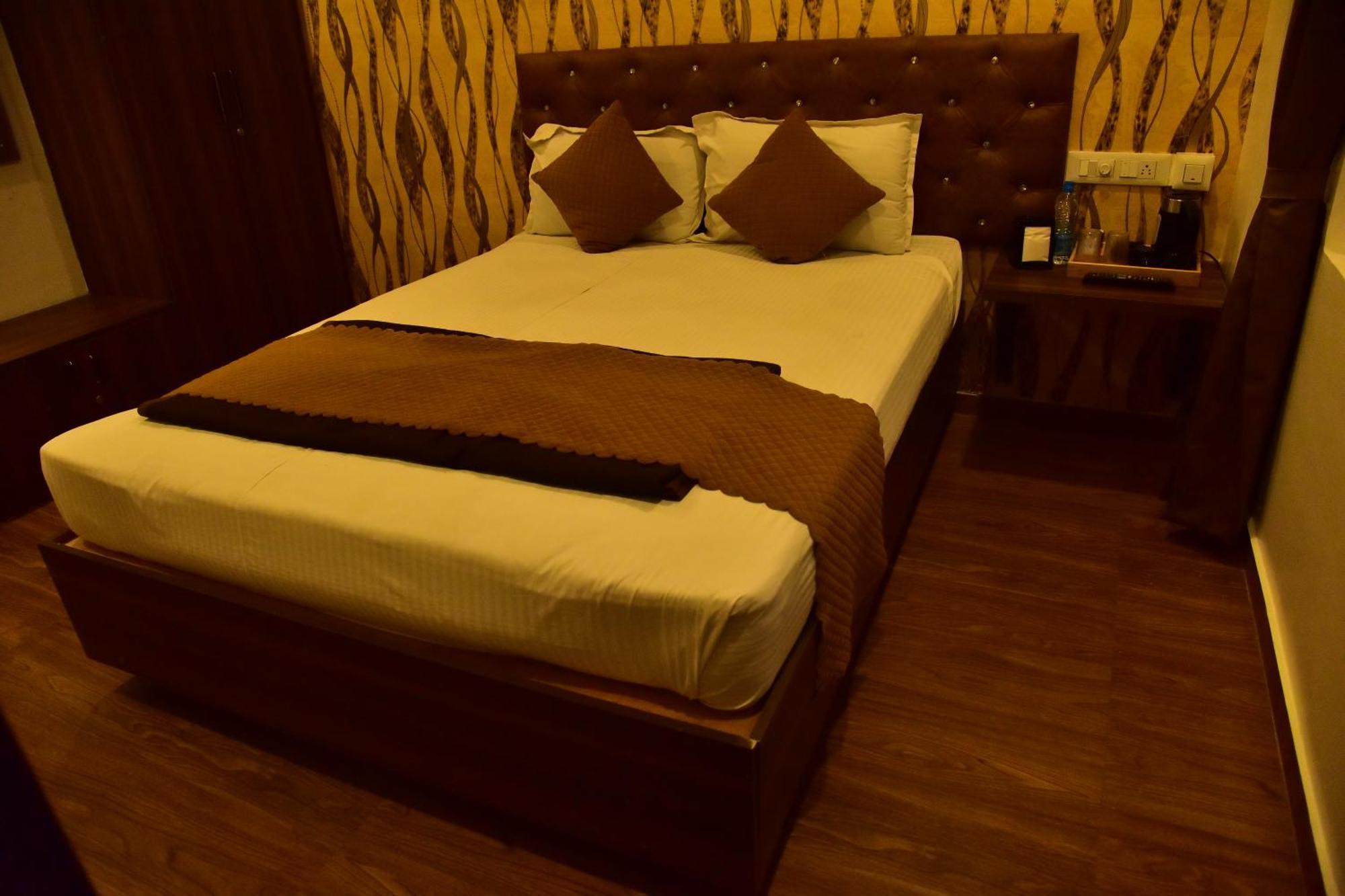 Meadows Inn Mysore Extérieur photo